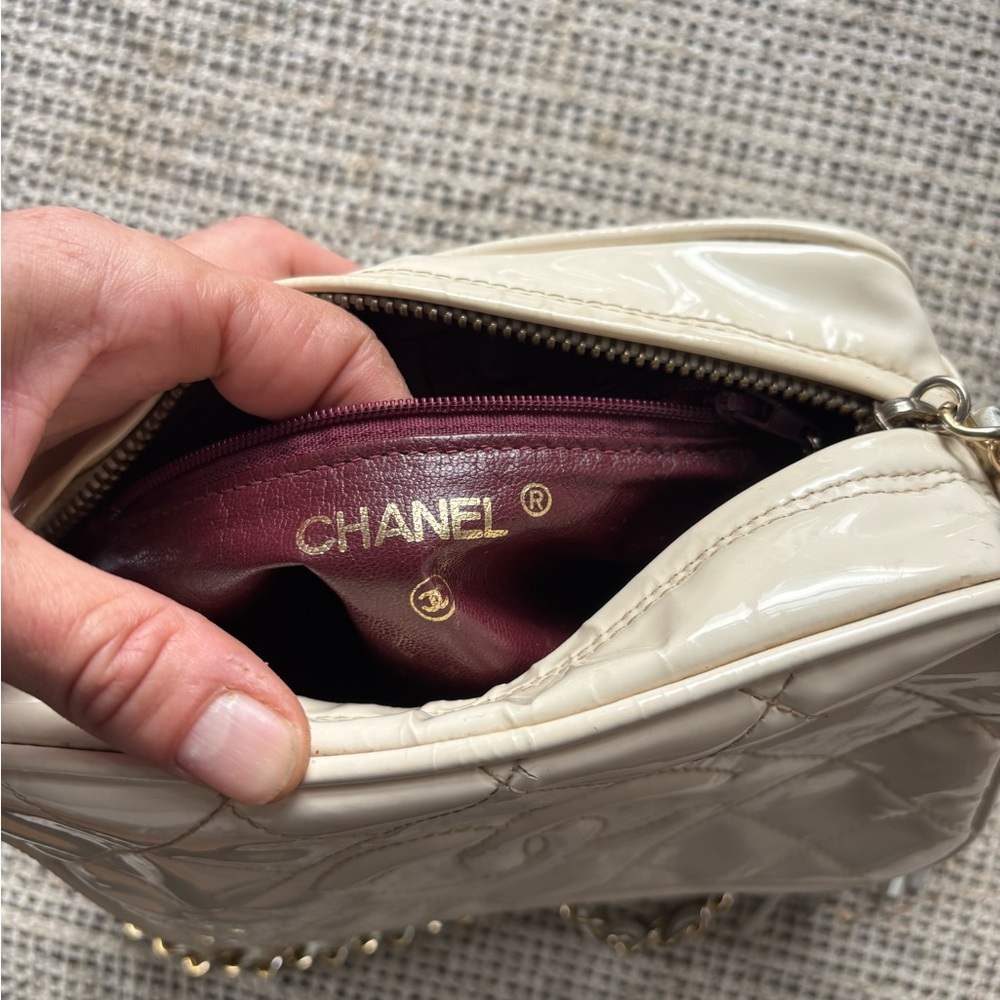 CHANEL 80's Vintage Camera Quilted Bag - Picture 12 of 13
